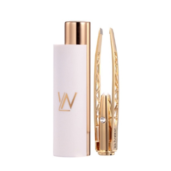 Sephora Other - La-Tweez illuminating tweezers